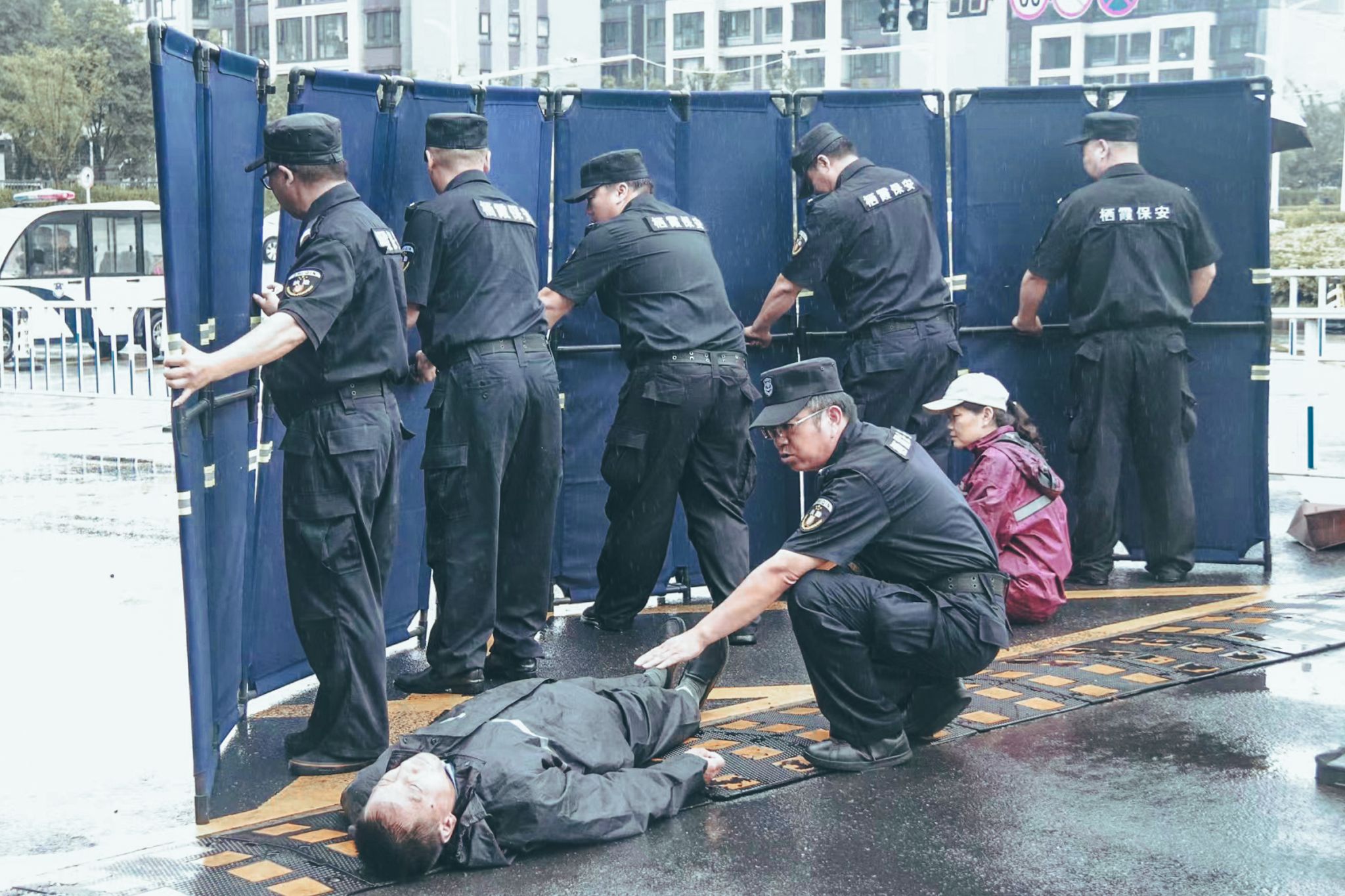我校成功举办校园反恐防暴模拟演练活动